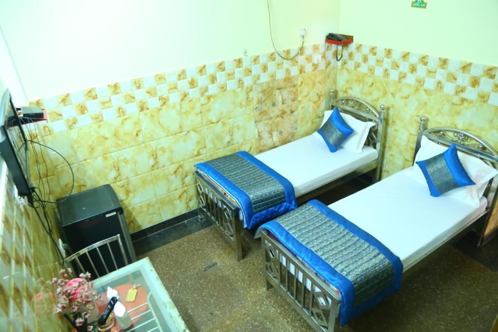 Hotel Ayesha Palace Delhi  Esterno foto